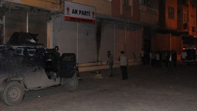 AK Parti ilçe binasına saldırı