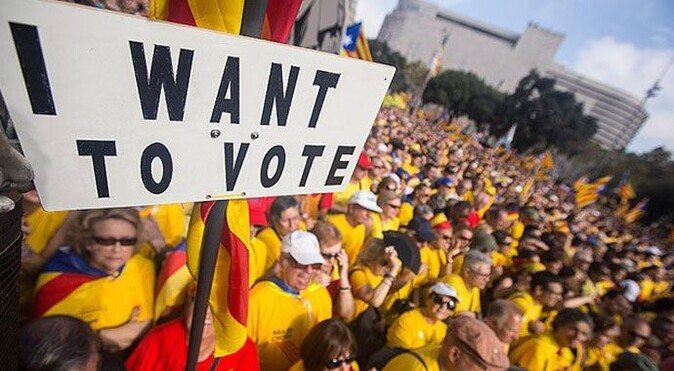 Katalanlar bağımsızlık için sokakta