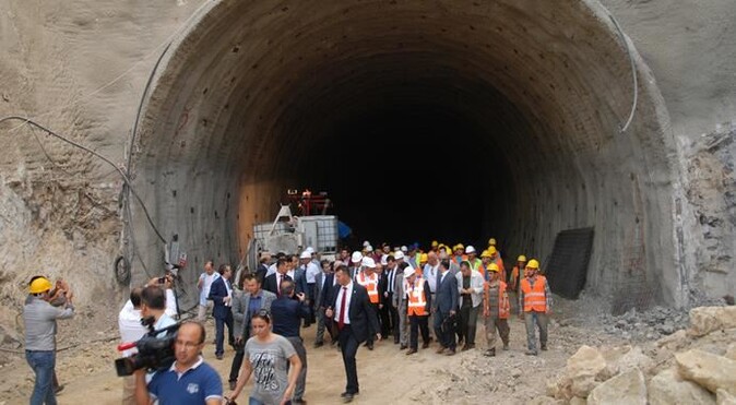 Antalya, 22 tünelle Mersin&#039;e bağlanıyor