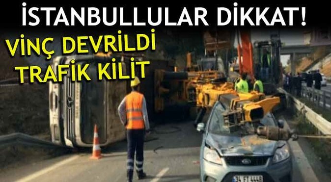 İstanbul&#039;da vinç devrildi! 