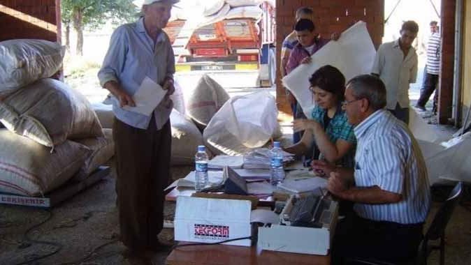 Çiftçiler haşhaş ekim belgesi hazırlıyor