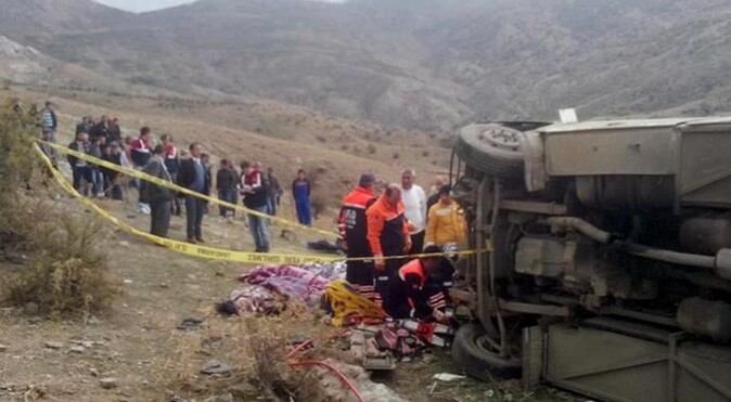 Afyonkarahisar&#039;da kaza: 7 kişi öldü 20 yaralı! İşte detaylar