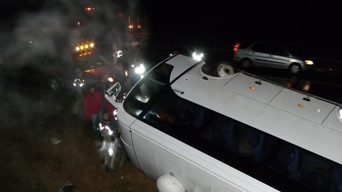 İşçileri taşıyan minibüs devrildi! 23 yaralı