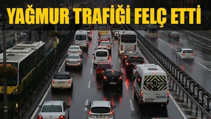 İstanbul&#039;da trafik felç!