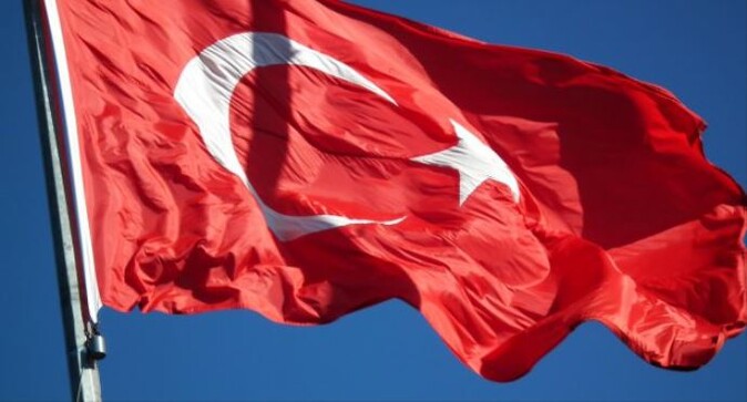 2 ilde Türk Bayrağı&#039;na saldırı!