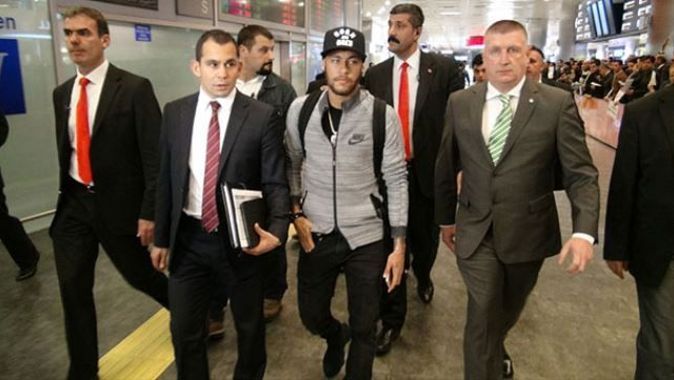 Neymar İstanbul&#039;a geldi!