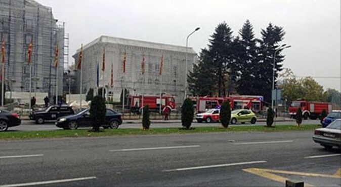 Makedonya&#039;da hükümet binasında yangın!
