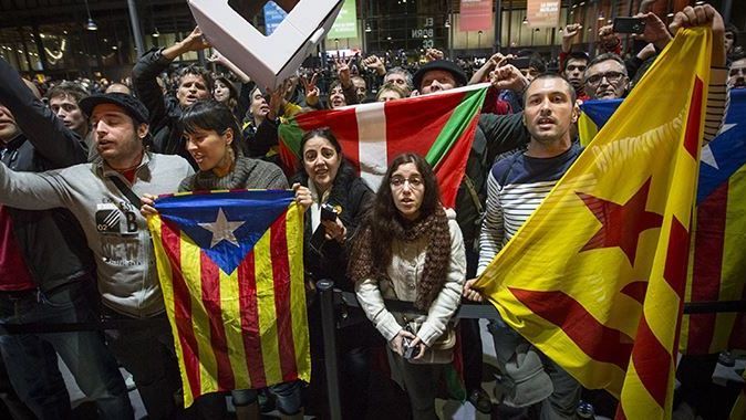 İspanyollar Katalonya&#039;da ki bağımsızlık oylamasını tartışıyor