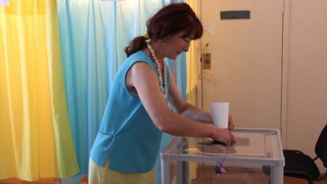 Ukrayna seçimlerinde Halk Cephesi birinci oldu
