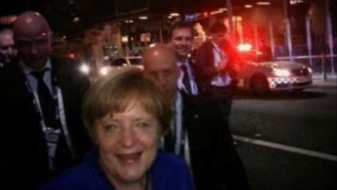 Merkel, Avustralya&#039;da gece kulübüne gitti