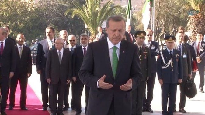Erdoğan&#039;dan Cezayir şehitliğine ziyaret
