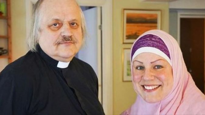 Papaz&#039;ın kızı Müslüman oldu