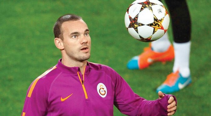 Sneijder&#039;den çarpıcı itiraf: Sahada yürüyoruz