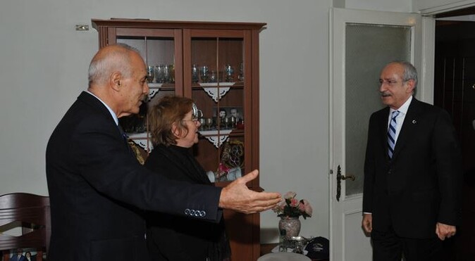 Kılıçdaroğlu&#039;ndan Gezmiş ailesini ziyaret etti