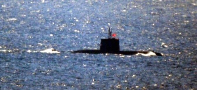 Türk denizaltısı ile Yunan botu yine karşı karşıya