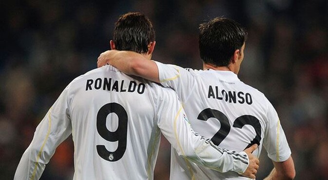 Xabi Alonso&#039;dan Ronaldo&#039;ya özür