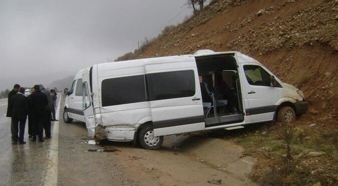Malatya&#039;da minibüs devrildi! 7 yaralı