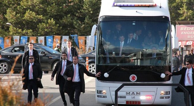 Davutoğlu&#039;ndan Cemevine ziyaret 