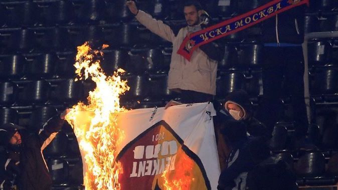 Partizan taraftarları UltrAslan bayrağı yaktı