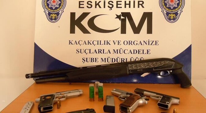 Eskişehir&#039;de silah kaçakçılarına büyük vurgun