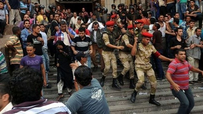 Kahire&#039;de 145 kişi gözaltında!