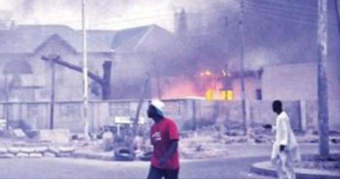Nijerya&#039;da camiye bombalı saldırı, 53 ölü