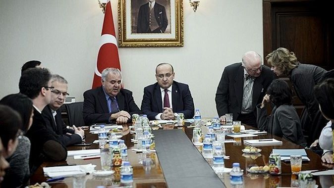 Akdoğan yabancı gazetecileri kabul etti