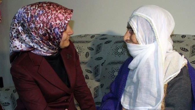 103 yaşındaki Fatma teyze Sare Davutoğlu&#039;nu görünce...