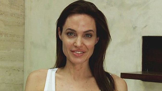 Angelina Jolie su çiçeği oldu