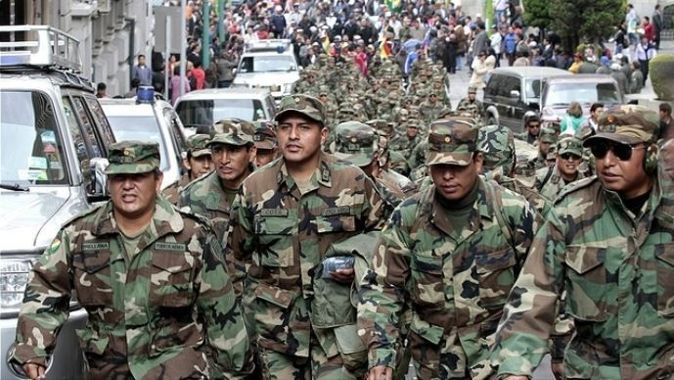 Bolivya&#039;da aşırı kilolu askerlere karşı eyleme geçiliyor