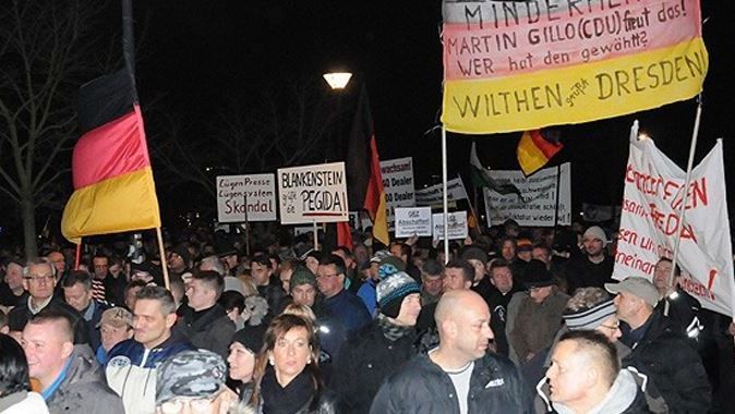 Almanya&#039;da İslam karşıtlarına tepki
