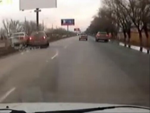 Rus şoför tartıştığı kadın sürücüye kaza yaptırdı