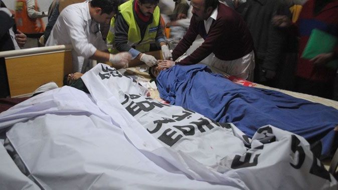 Pakistan&#039;da katliam! 145 kişiyi öldürdüler
