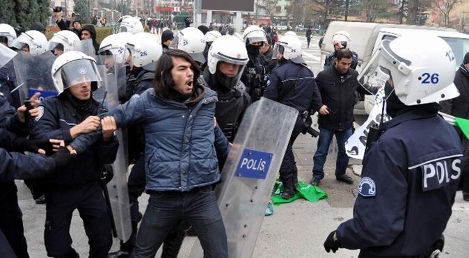 Eskişehir&#039;de izinsiz gösteriye müdahale