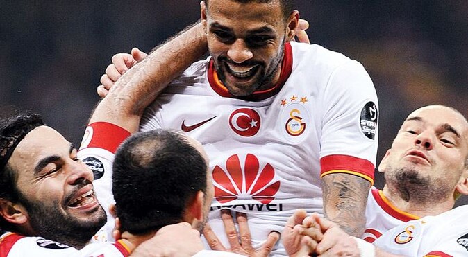 Galatasaray iki defa geri düştüğü maçta Mersin&#039;i devirmeyi başardı