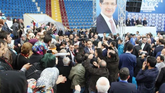 Başbakan Davutoğlu&#039;na coşkulu karşılama