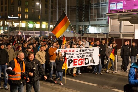Almanya&#039;da ırkçılar güç kazanıyor