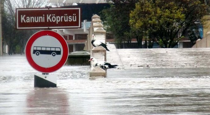 Edirne&#039;de nehirlerin debileri düşüyor