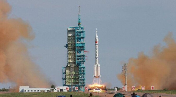 Çin, Ay&#039;a yolculuk için roket geliştiriyor