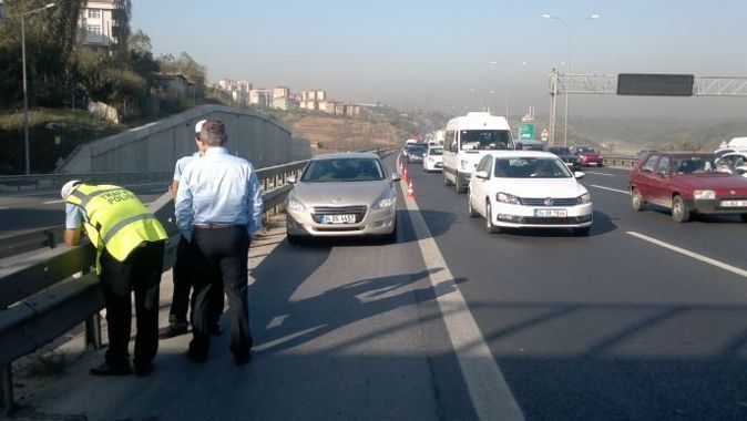 Trafikte yeni dönem, emniyet şeridi polise de yasak