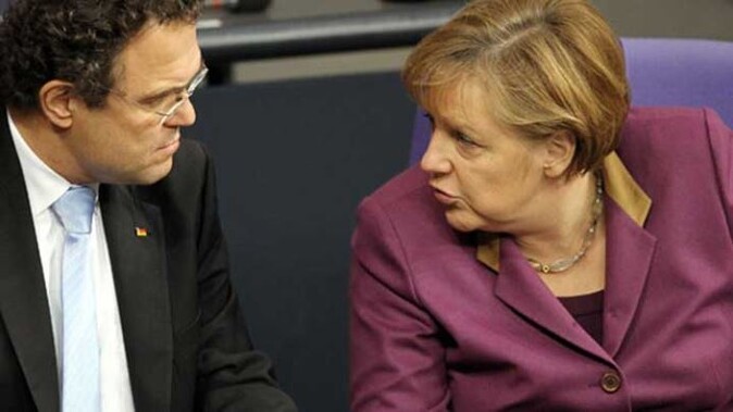 Merkel aradı, bakan istifa etti
