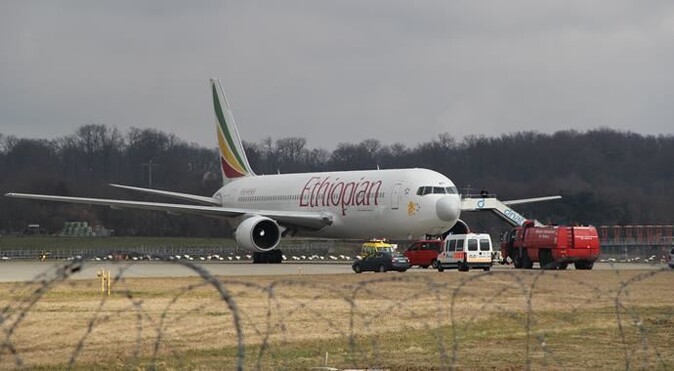 Uçak kaçıran yardımcı pilot tutuklandı