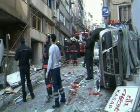 Taksim&#039;de patlama sonrası binalar boşaltılıyor - son gelişmeler