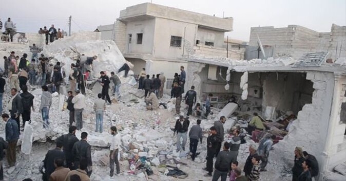 Suriye&#039;de sivillere füze atıldı: 10 çocuk öldü