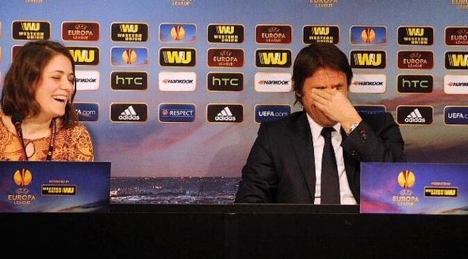 Antonio Conte basın toplantısında gülme krizine girdi