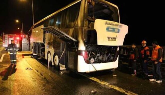 TEM&#039;de otobüs yandı, Yolcular yanmaktan son anda kurtuldu
