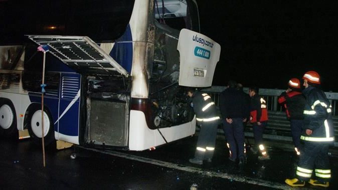 TEM&#039;de facia! Otobüs yandı, yolcular son anda kurtarıldı