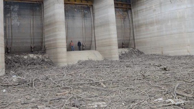 İstanbul&#039;a su bağlayan baraj kurudu! İşte o fotoğraf