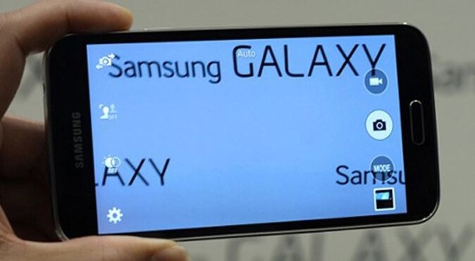 Samsung, Galaxy S5 ile iPhone&#039;a savaş açtı 