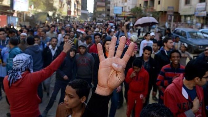 Mısır&#039;da darbe karşıtlarına hapis cezası